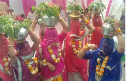 राजधानी में गली-मोहल्लों में सुनाई देने लगी भंवर म्हाने पूजण दे गणगौर.. जैसे गीतों की गूंज राजधानी में गली-मोहल्लों में सुनाई देने लगी भंवर म्हाने पूजण दे गणगौर.. जैसे गीतों की गूंज