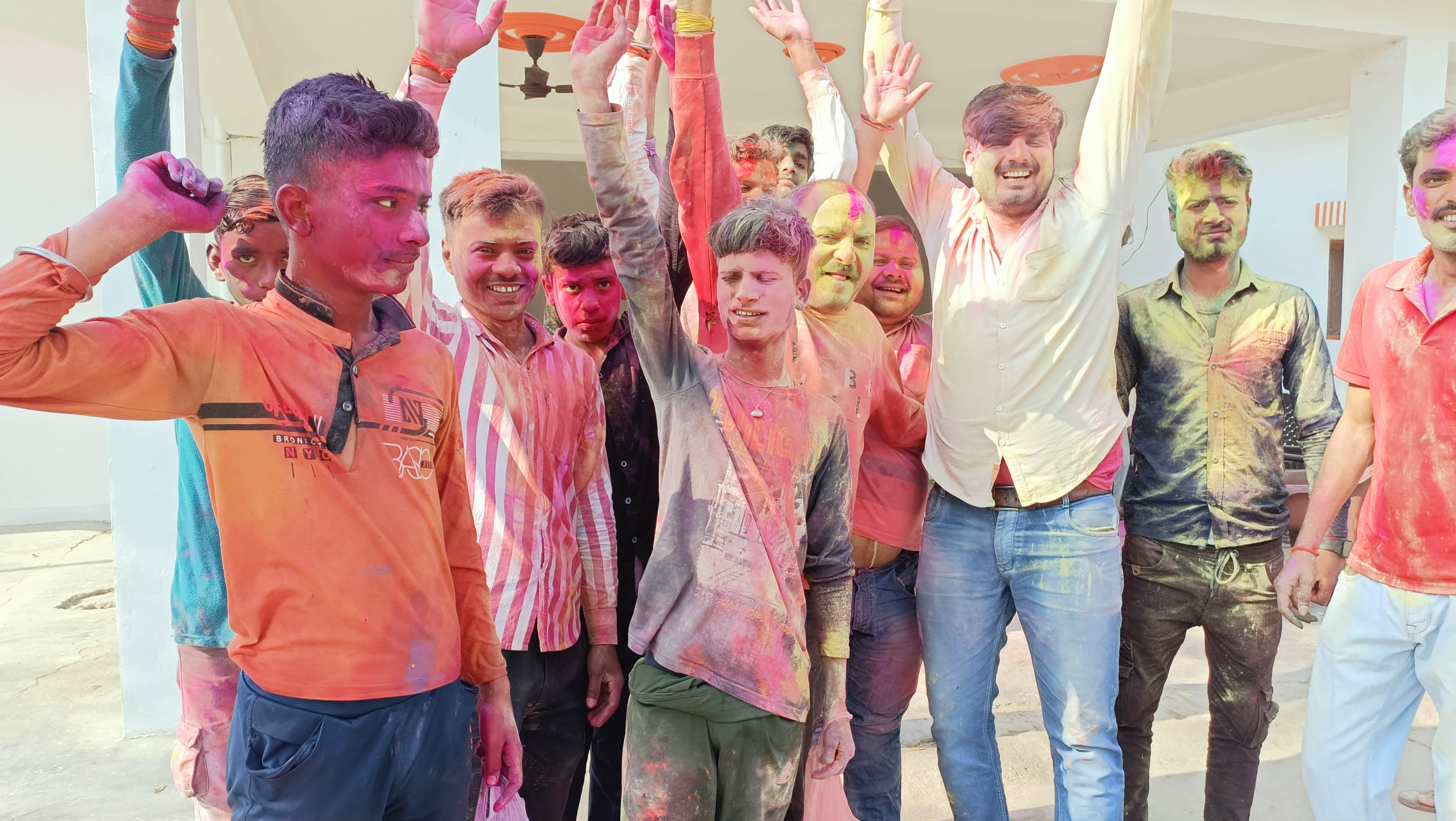 होली का दृश्य होली का दृश्य