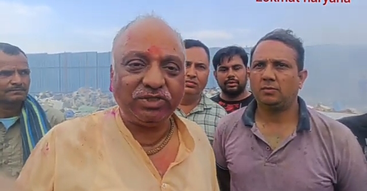 हादसे की जानकारी देते संघ के झज्जर जिला कार्यवाहक महेंद्र बंसल। हादसे की जानकारी देते संघ के झज्जर जिला कार्यवाहक महेंद्र बंसल।