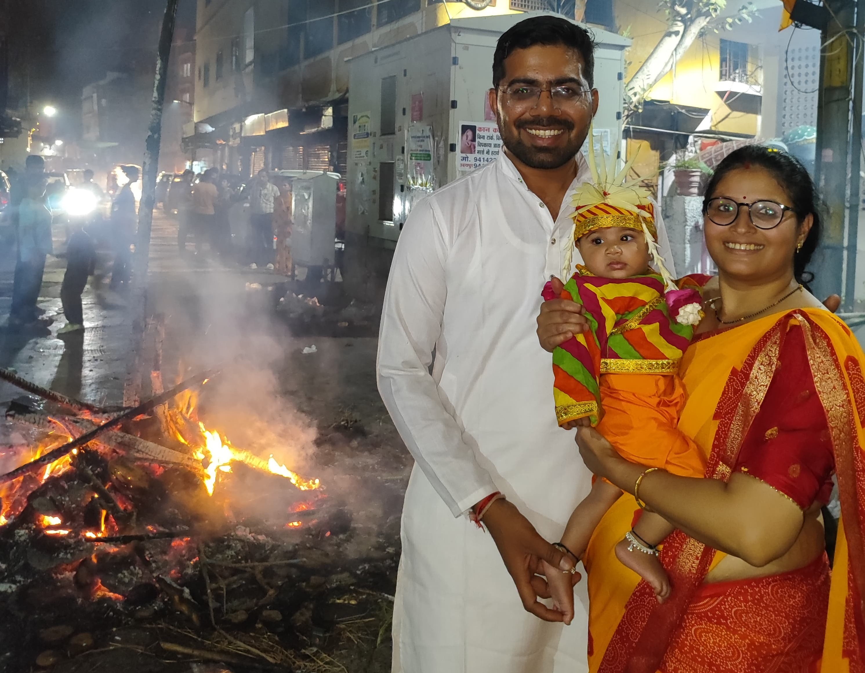 उदयपुर में पारंपरिक उल्लास के साथ हुआ होलिका दहन उदयपुर में पारंपरिक उल्लास के साथ हुआ होलिका दहन