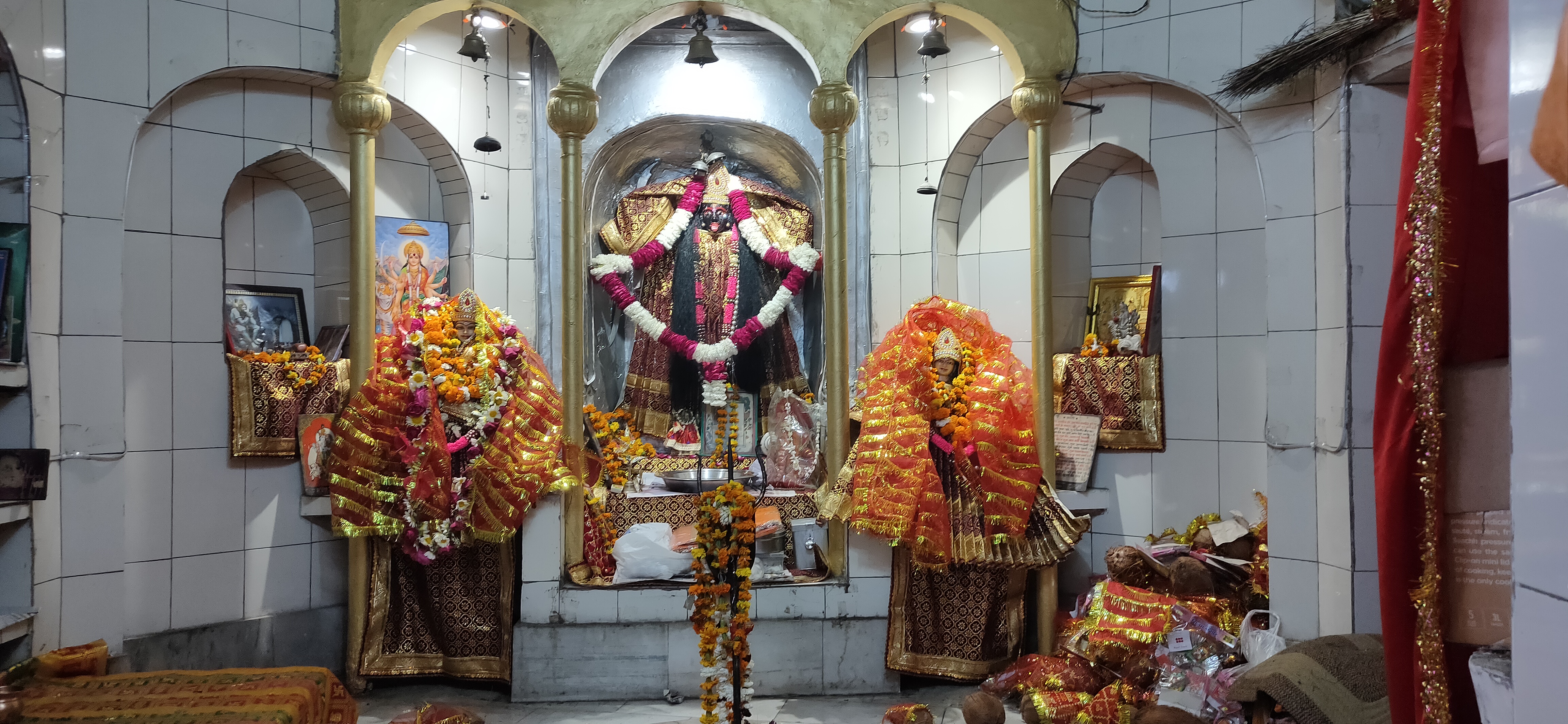 प्राचीन सिद्धपीठ श्री हुलका देवी माता मंदिर में चौदह दिवसीय बसौड़ा मेले के शुभारंभ पर सजी माता रानी। प्राचीन सिद्धपीठ श्री हुलका देवी माता मंदिर में चौदह दिवसीय बसौड़ा मेले के शुभारंभ पर सजी माता रानी।