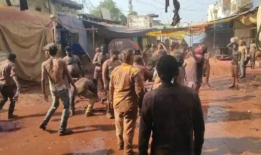 कपडा फाड हाेली खाेलते युवा कपडा फाड हाेली खाेलते युवा