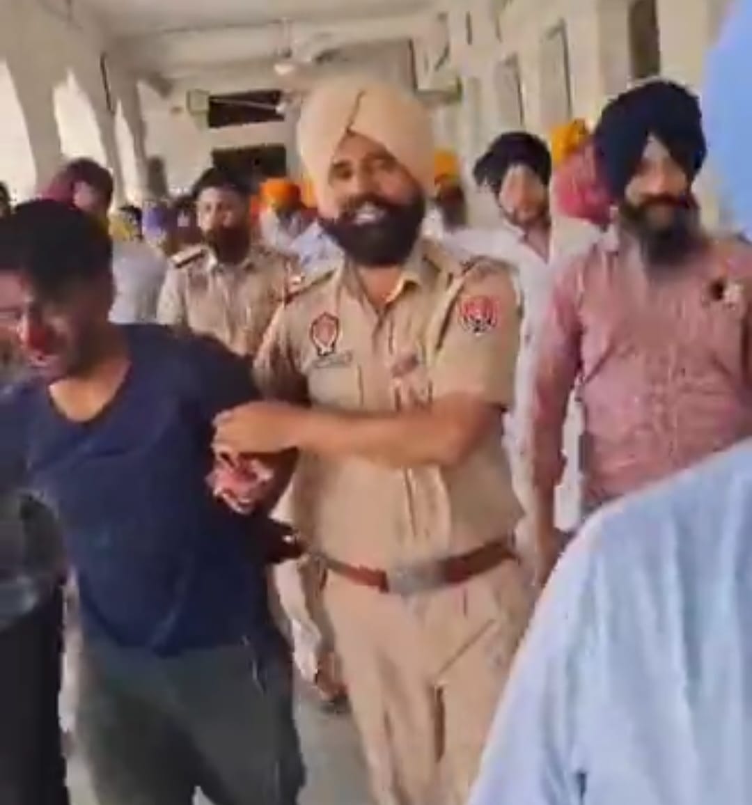 पुलिस की गिरफ्त में आरोपी जुलफान पुलिस की गिरफ्त में आरोपी जुलफान