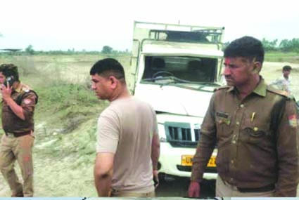 घटनास्थल पर मौजूद पुलिस घटनास्थल पर मौजूद पुलिस