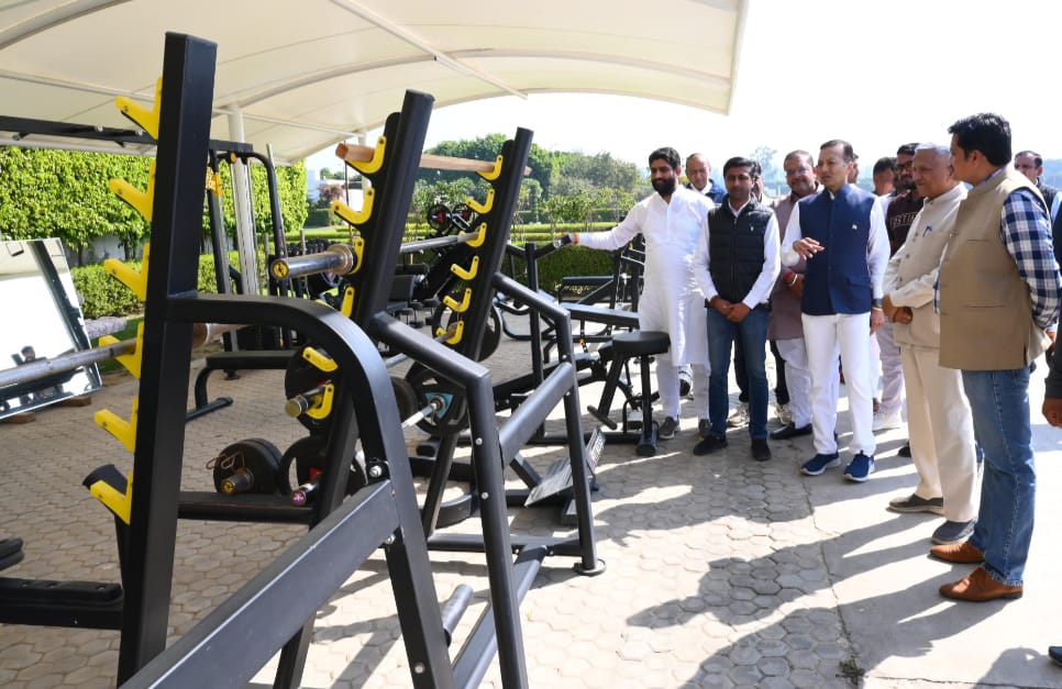 सांसद जिम में भेजे गए सामान का अवलोकन करते हुए। सांसद जिम में भेजे गए सामान का अवलोकन करते हुए।