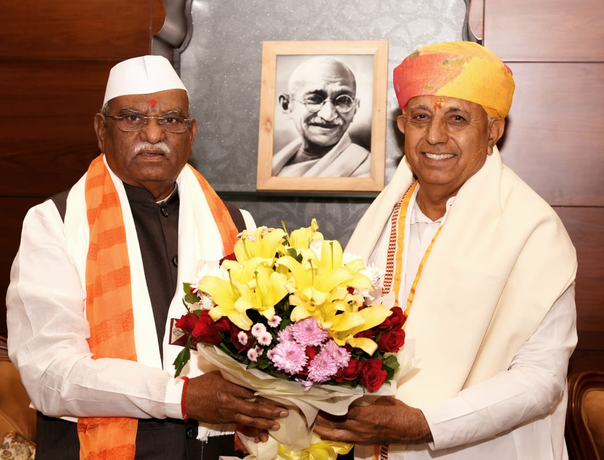 केंद्रीय कृषि राज्य मंत्री भागीरथ चौधरी ने राज्यपाल बागडे से शिष्टाचार भेंट की केंद्रीय कृषि राज्य मंत्री भागीरथ चौधरी ने राज्यपाल बागडे से शिष्टाचार भेंट की