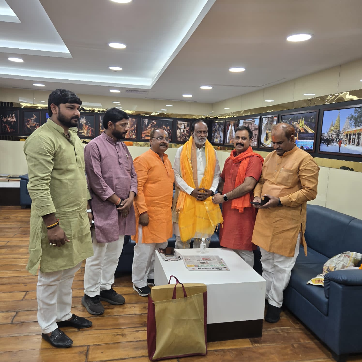 सांसद के. लक्ष्मण का स्वागत करते भाजपा कार्यकर्ता सांसद के. लक्ष्मण का स्वागत करते भाजपा कार्यकर्ता