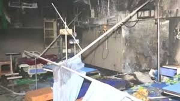 कमलाराजा अस्पताल के लेबर वार्ड में एसी फटा कमलाराजा अस्पताल के लेबर वार्ड में एसी फटा