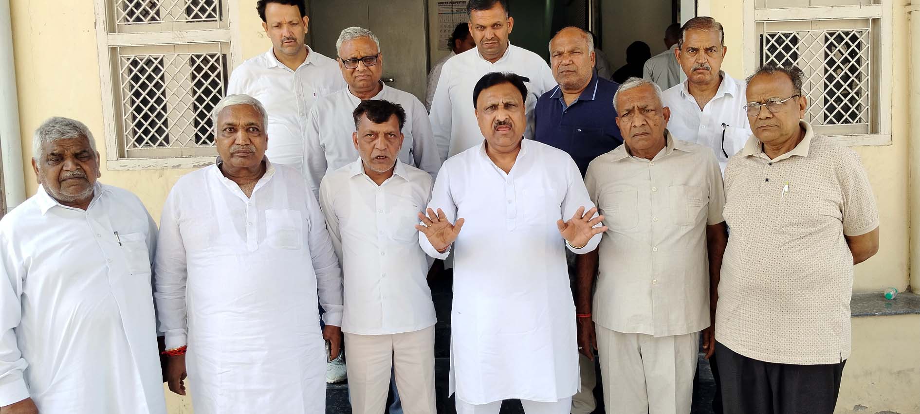 व्यापार मंडल के प्रांतीय अध्यक्ष बजरंग गर्ग व्यापारी प्रतिनिधियों को संबोधित करते हुए। व्यापार मंडल के प्रांतीय अध्यक्ष बजरंग गर्ग व्यापारी प्रतिनिधियों को संबोधित करते हुए।