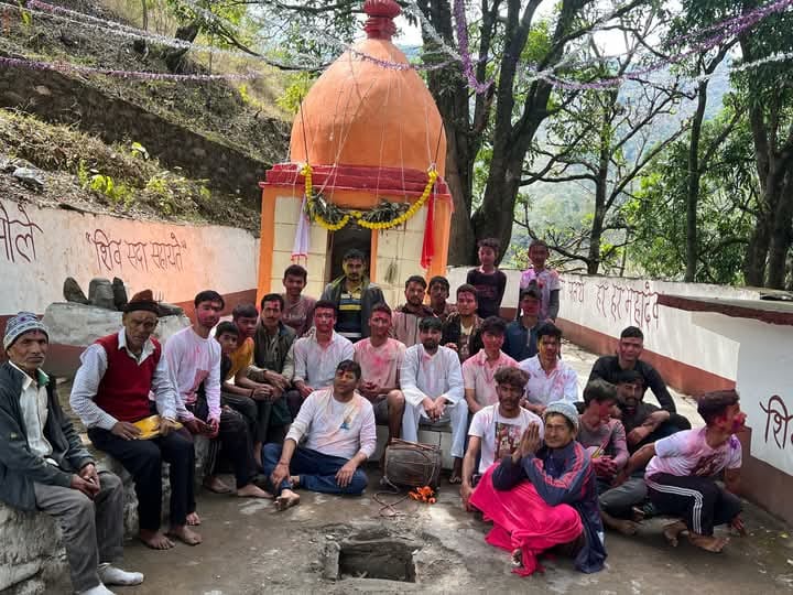होली आयोजन के दौरान ग्रामीण होली आयोजन के दौरान ग्रामीण