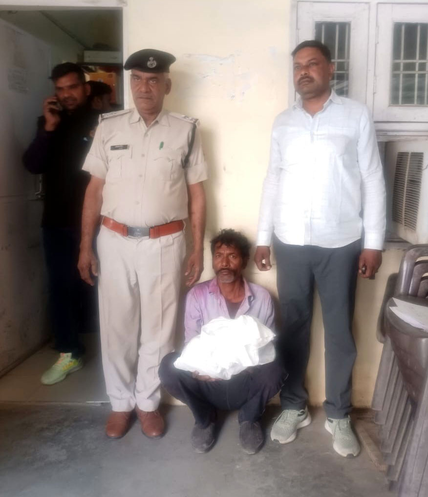 गिरफ्तार किया गया आरोपित गिरफ्तार किया गया आरोपित