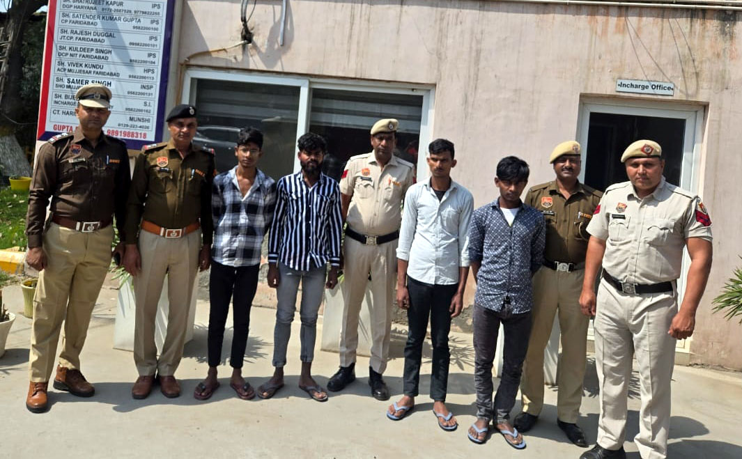 हत्या के मामले में गिरफ्तार आरोपित हत्या के मामले में गिरफ्तार आरोपित