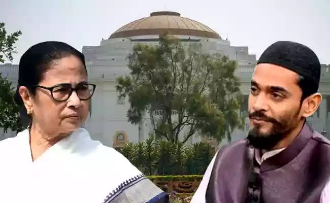 मुख्यमंत्री ममता बनर्जी व भांगड़ विधायक नौशाद सिद्दीकी (दाहिनी ओर) मुख्यमंत्री ममता बनर्जी व भांगड़ विधायक नौशाद सिद्दीकी (दाहिनी ओर)
