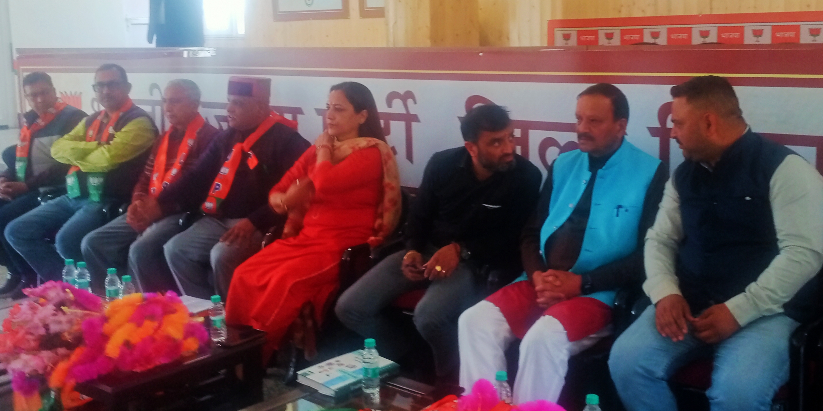 नाहन भाजपा मंडल बैठक में प्रभारी डेजी ठाकुर नाहन भाजपा मंडल बैठक में प्रभारी डेजी ठाकुर