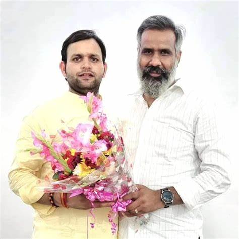 खेल मंत्री से मिलते हुए नव नियुक्त जिला अध्यक्ष विपिन बैंसला खेल मंत्री से मिलते हुए नव नियुक्त जिला अध्यक्ष विपिन बैंसला