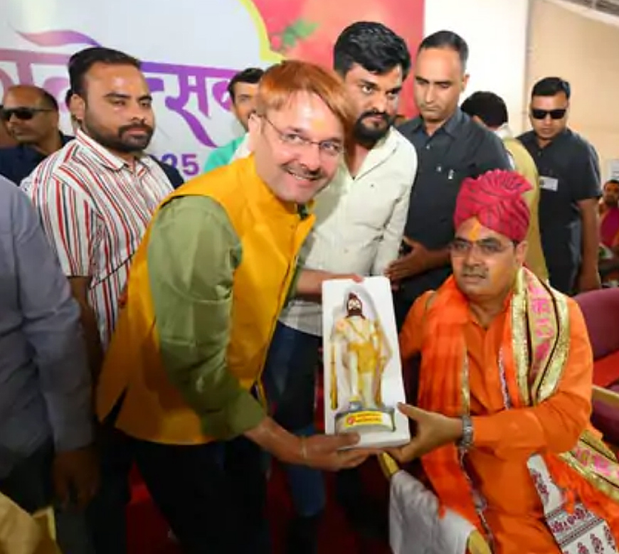 फागोत्सव में सीएम भजनलाल शर्मा से मिले बीकानेर के भाजपा नेतागण फागोत्सव में सीएम भजनलाल शर्मा से मिले बीकानेर के भाजपा नेतागण