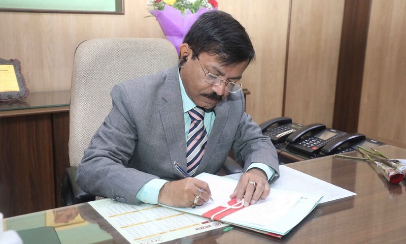 राज्य निर्वाचन आयुक्त मनोज श्रीवास्तव (फाइल फोटो) राज्य निर्वाचन आयुक्त मनोज श्रीवास्तव (फाइल फोटो)