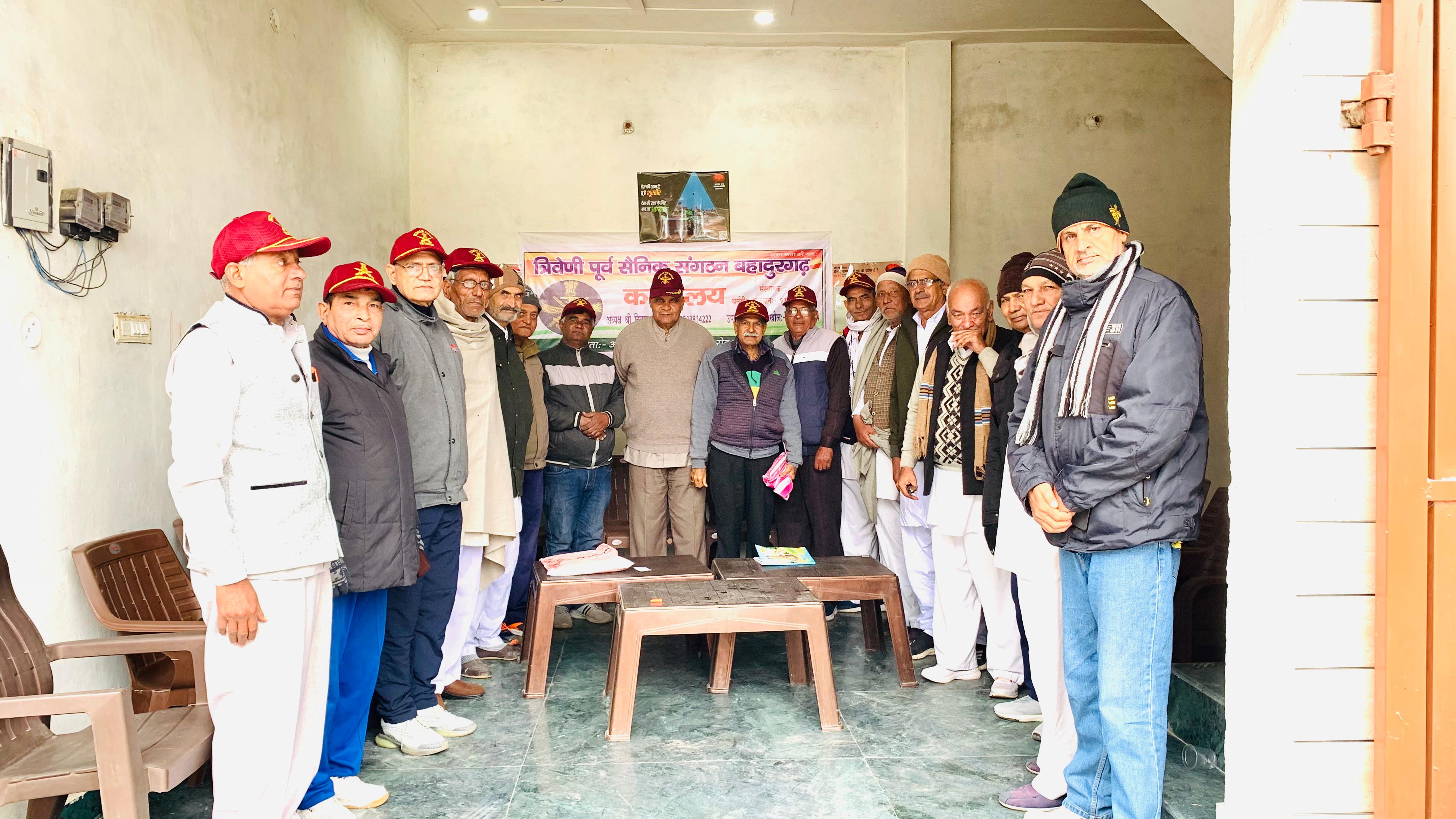 राज्य बजट पर चर्चा के लिए इकट्ठे हुए पूर्व सैनिक। राज्य बजट पर चर्चा के लिए इकट्ठे हुए पूर्व सैनिक।