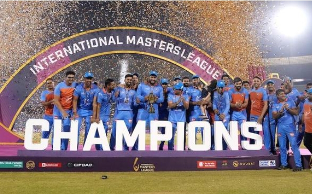 खिताबी जीत के बाद ट्रॉफी के साथ भारतीय टीम खिताबी जीत के बाद ट्रॉफी के साथ भारतीय टीम