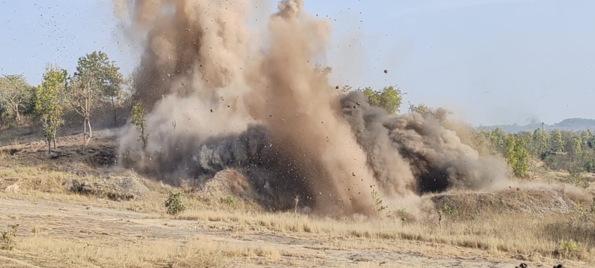 विस्फोट का नजारा विस्फोट का नजारा
