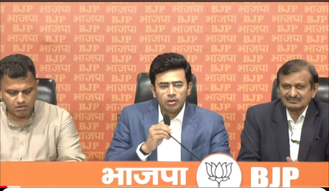 प्रेसवार्ता को संबोधित करते हुए भाजपा नेता तेजस्वी सूर्या प्रेसवार्ता को संबोधित करते हुए भाजपा नेता तेजस्वी सूर्या