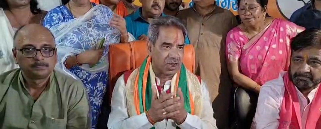मीडिया से बातचीत करते भाजपा के नवनियुक्त जिलाध्यक्ष अनिल दीक्षित मीडिया से बातचीत करते भाजपा के नवनियुक्त जिलाध्यक्ष अनिल दीक्षित