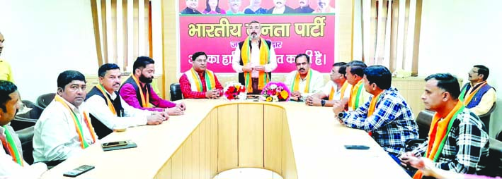 बैठक के दौरान उपस्थित भाजपा नेता बैठक के दौरान उपस्थित भाजपा नेता