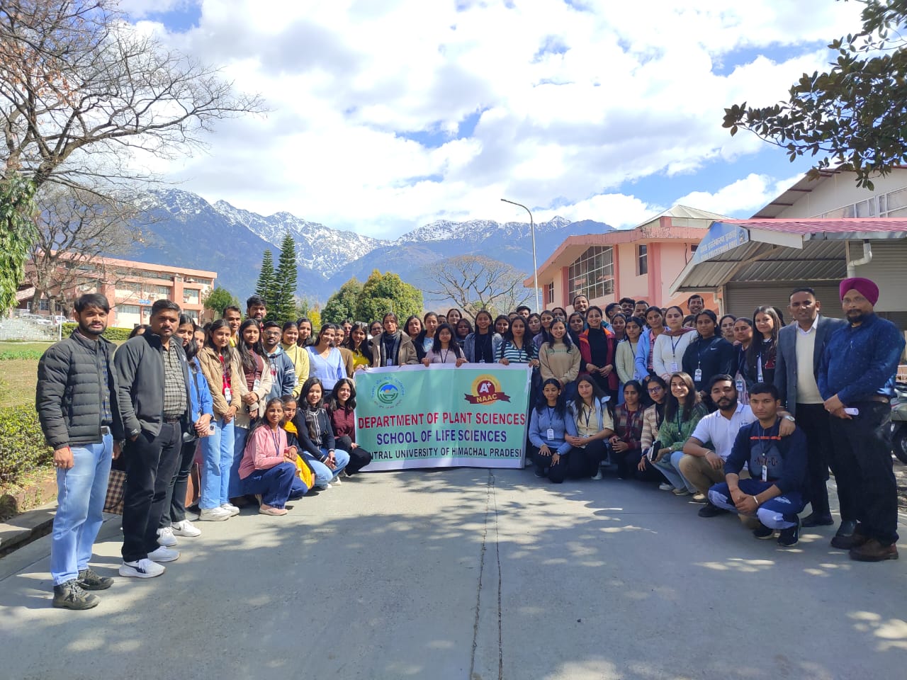 शैक्षणिक यात्रा के दौरान सीयू के विद्यार्थी। शैक्षणिक यात्रा के दौरान सीयू के विद्यार्थी।