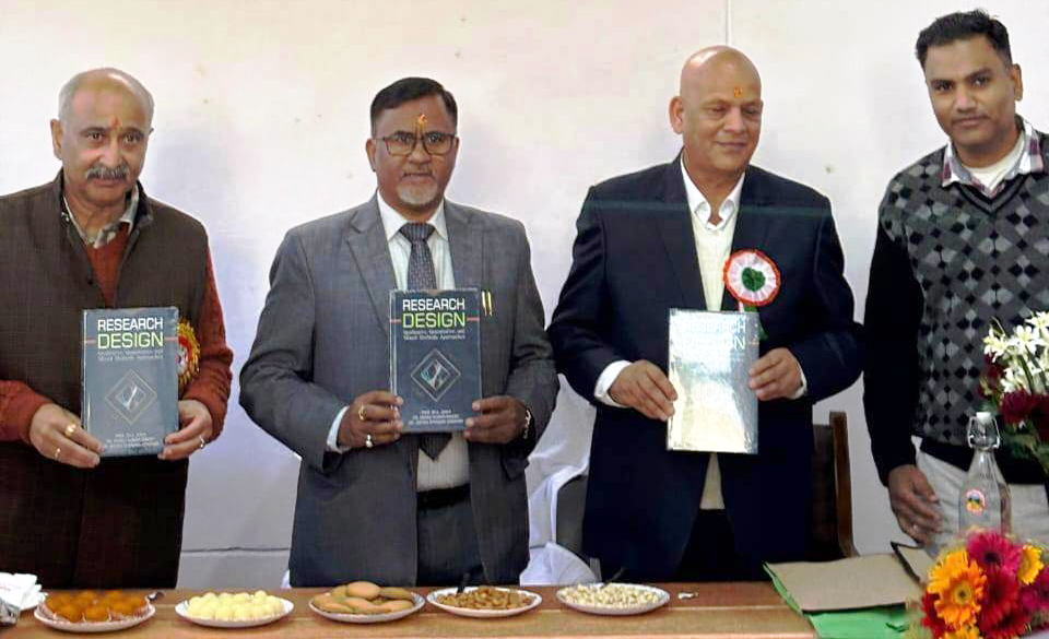 वाणिज्य विभाग में शोध पुस्तक का विमोचन करते कुलपति एवं अन्य। वाणिज्य विभाग में शोध पुस्तक का विमोचन करते कुलपति एवं अन्य।
