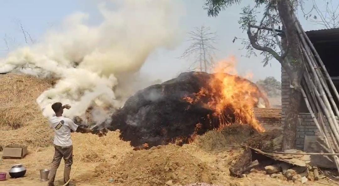 कोरबा में आग लगने की घटनाएं बढ़ी, करतला ब्लॉक में किसान के घर में लगी आग कोरबा में आग लगने की घटनाएं बढ़ी, करतला ब्लॉक में किसान के घर में लगी आग