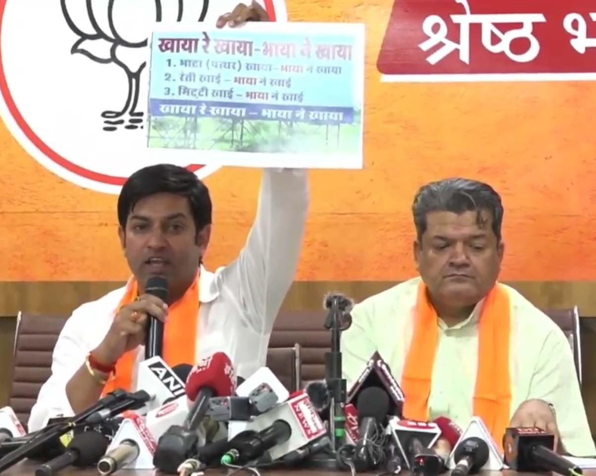 कांग्रेस राज में पनप रहे थे बजरी माफिया, भजनलाल सरकार ने पहुंचाए सलाखों के पीछे: खाद्य मंत्री सुमित गोदारा कांग्रेस राज में पनप रहे थे बजरी माफिया, भजनलाल सरकार ने पहुंचाए सलाखों के पीछे: खाद्य मंत्री सुमित गोदारा