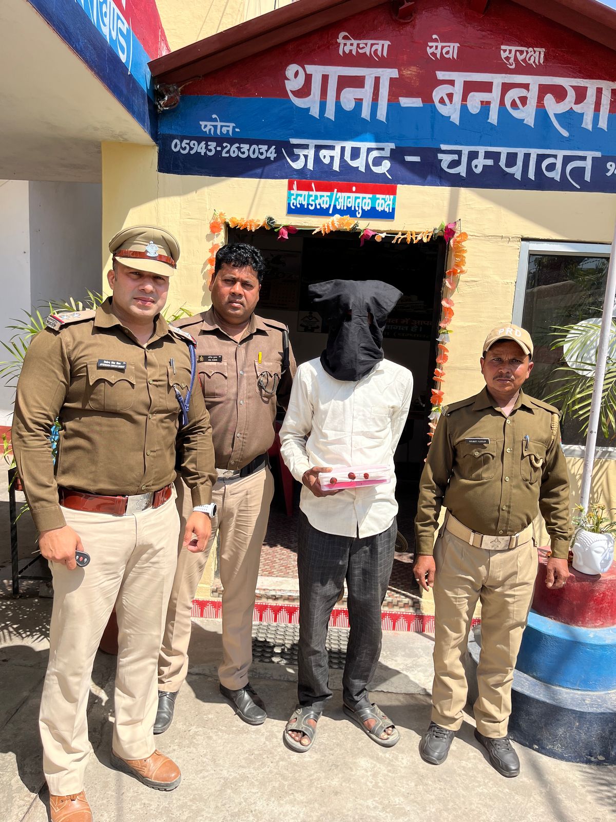 पुलिस द्वारा गिरफ्तार स्मैक तस्कर पुलिस द्वारा गिरफ्तार स्मैक तस्कर