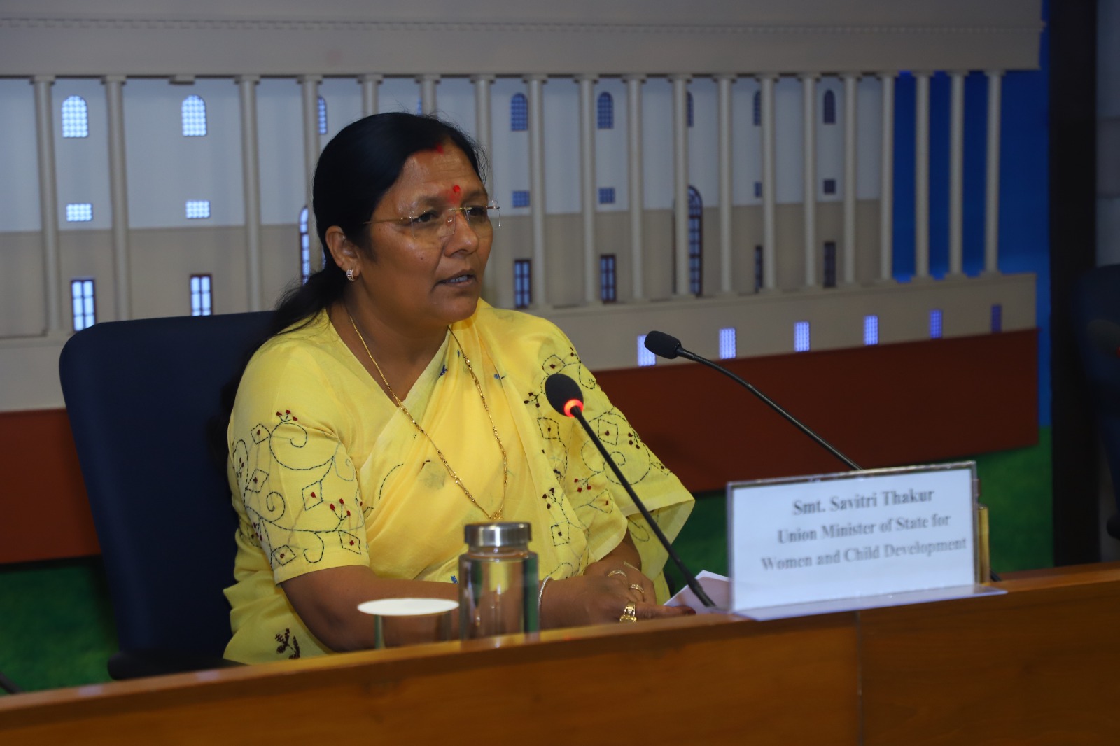 one-day seminar on Women at parliament1 one-day seminar on Women at parliament1