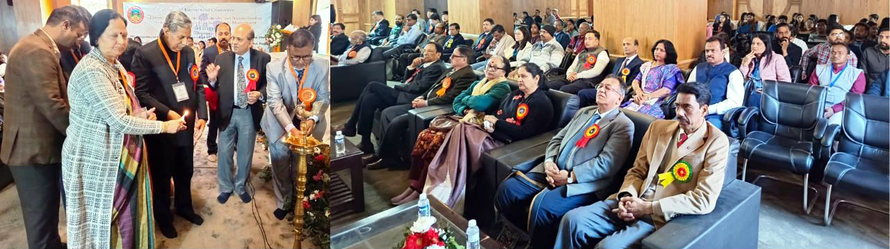 अंतर्राष्ट्रीय सम्मेलन का दीप प्रज्जवलित कर शुभारंभ करते गणमान्य एवं उपस्थित प्रतिभागी। अंतर्राष्ट्रीय सम्मेलन का दीप प्रज्जवलित कर शुभारंभ करते गणमान्य एवं उपस्थित प्रतिभागी।