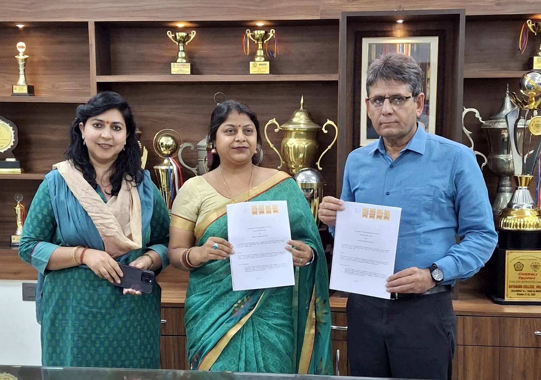 एमओयू का आदान प्रदान करते दोनों पक्ष। एमओयू का आदान प्रदान करते दोनों पक्ष।