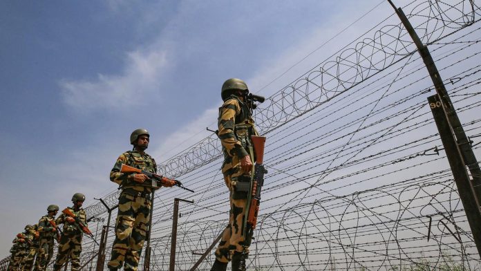 कठुआ में अंतरराष्ट्रीय सीमा पर सुरक्षाबलों ने पकड़ा एक पाकिस्तानी घुसपैठिया कठुआ में अंतरराष्ट्रीय सीमा पर सुरक्षाबलों ने पकड़ा एक पाकिस्तानी घुसपैठिया