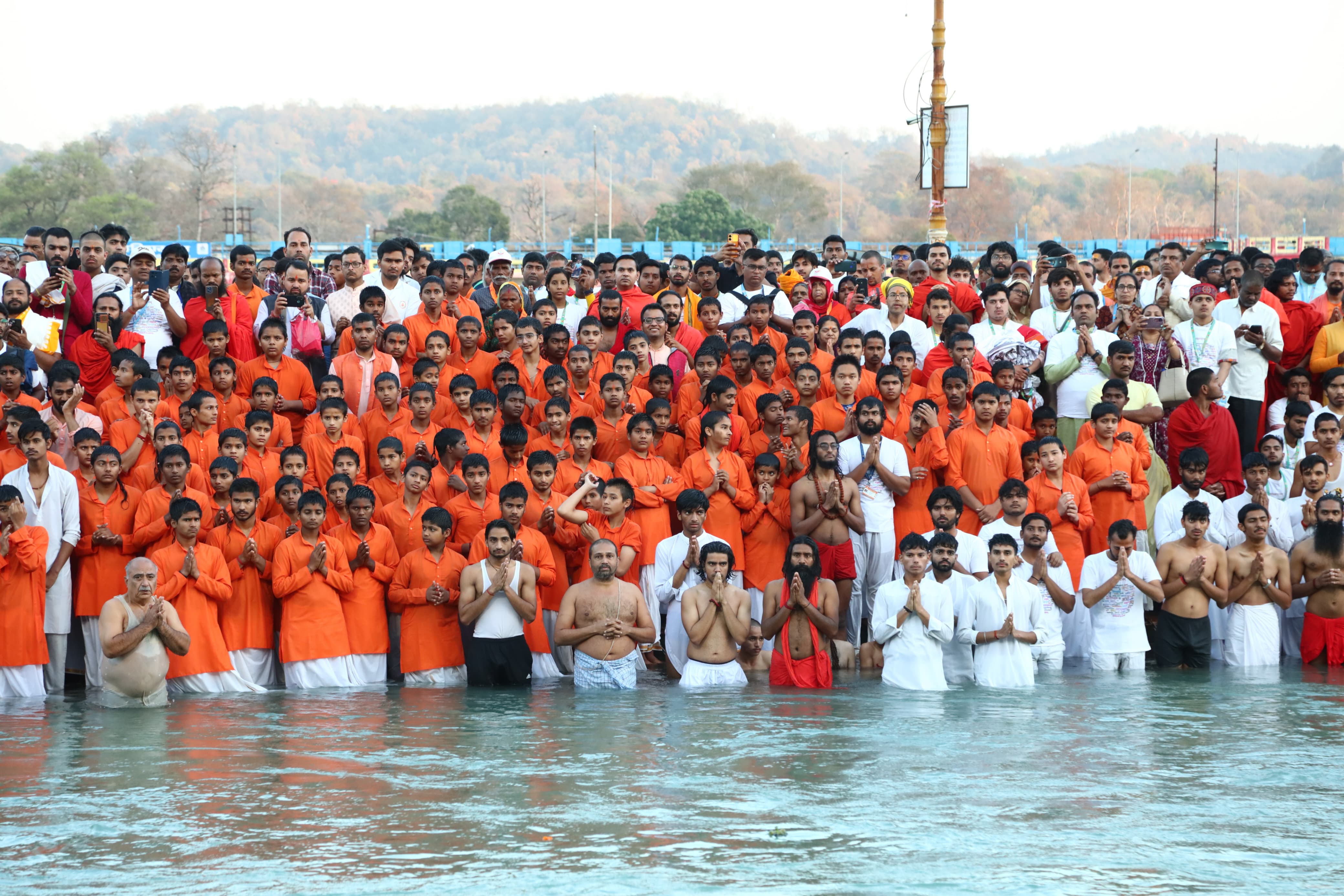 शास्त्र श्रवण में भाग लेने वाले प्रतिभागी शास्त्र श्रवण में भाग लेने वाले प्रतिभागी