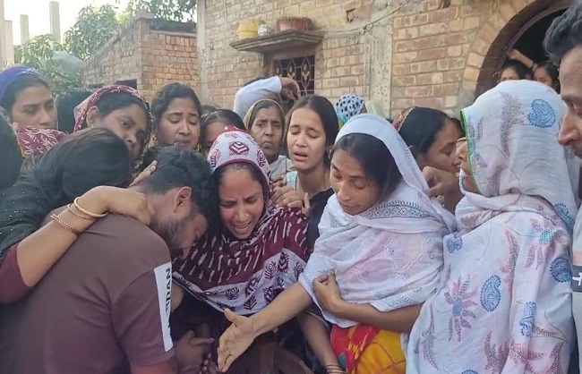 दो प्रवासी श्रमिकों की मौत को लेकर मातम दो प्रवासी श्रमिकों की मौत को लेकर मातम
