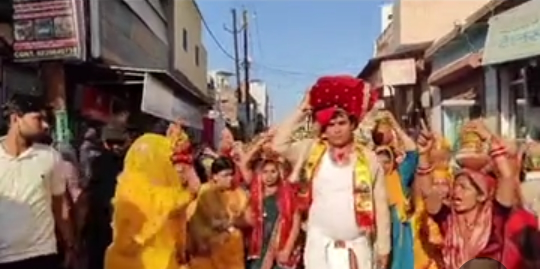 रामकलश यात्रा के दौरान भाजपा विधायक रामकलश यात्रा के दौरान भाजपा विधायक