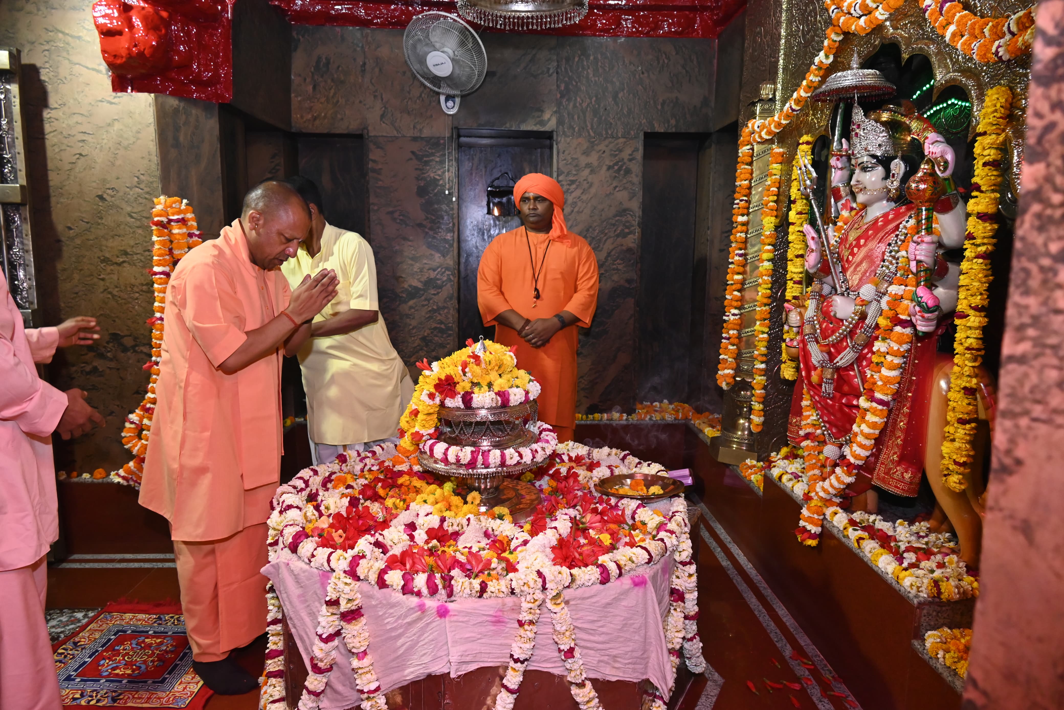 Mandir me CM Mandir me CM