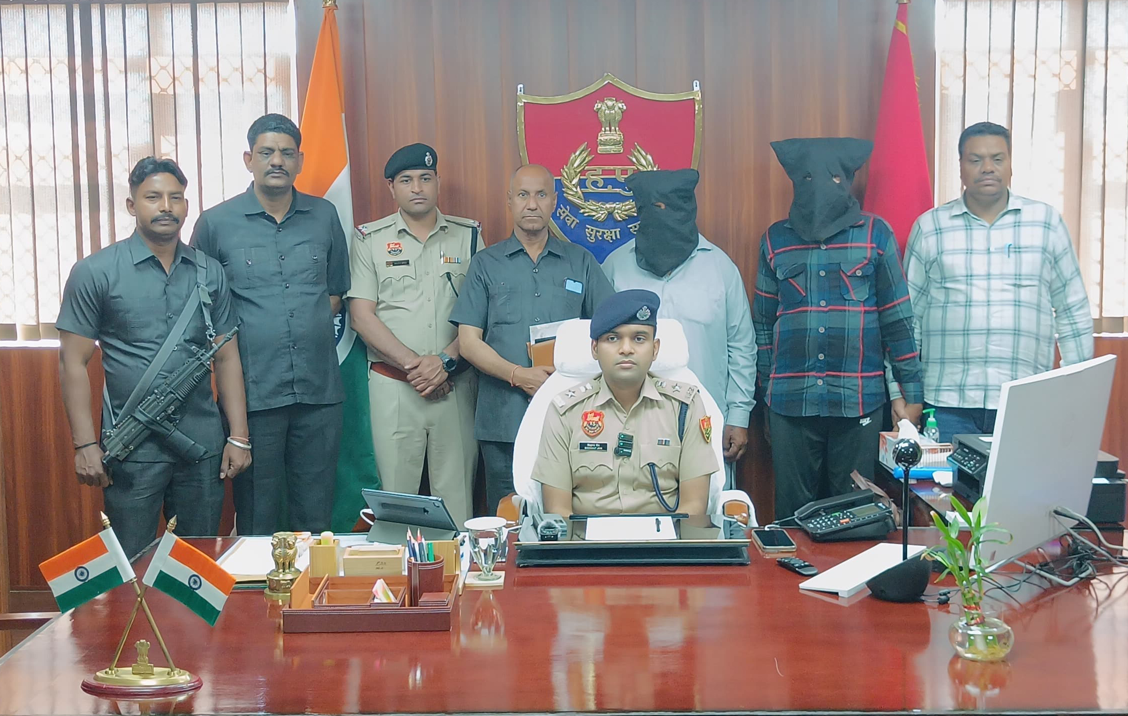 पुलिस द्वारा पकड़े गए नशा तस्कर। पुलिस द्वारा पकड़े गए नशा तस्कर।