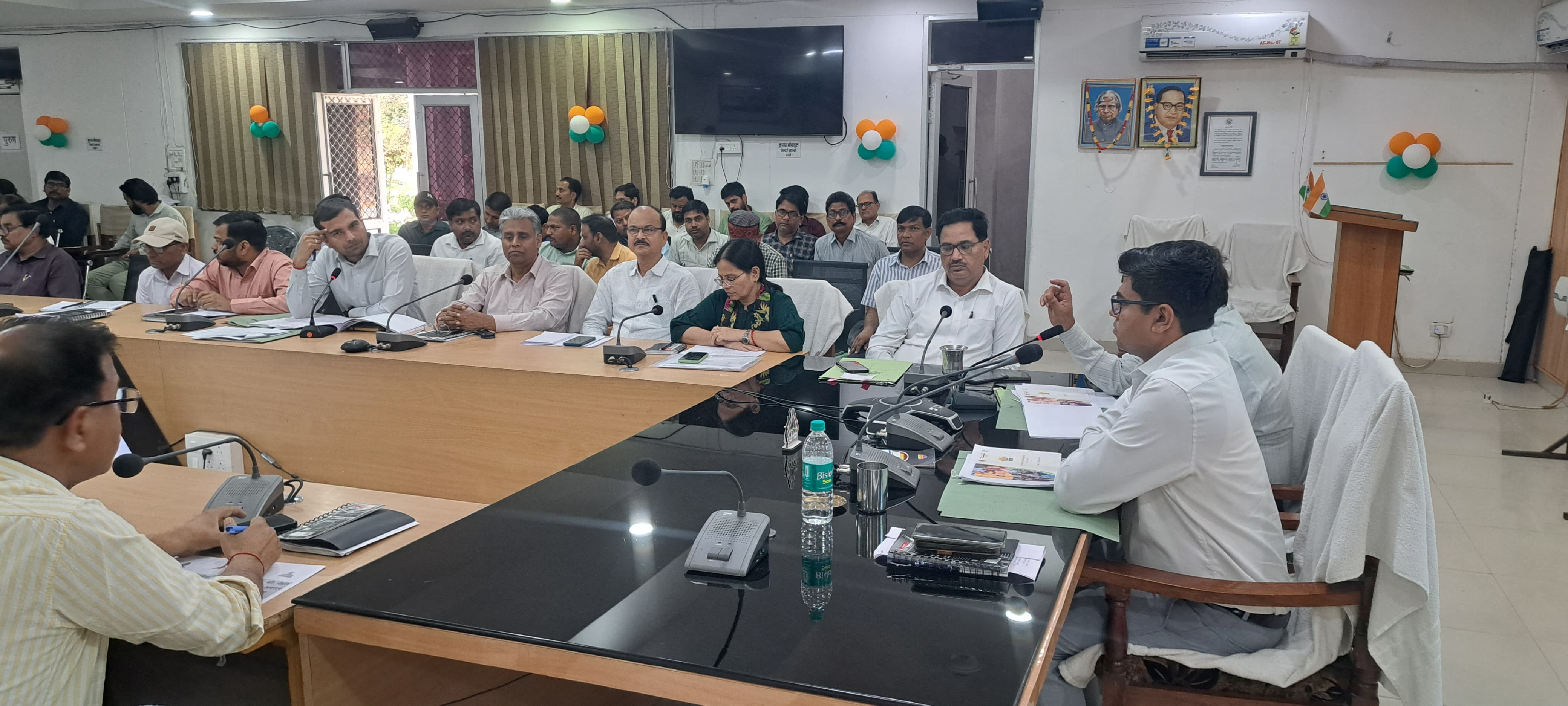 शिकायतों के निस्तारण में असंतुष्ट फीडबैक पर कई अफसरों पर कार्रवाई शिकायतों के निस्तारण में असंतुष्ट फीडबैक पर कई अफसरों पर कार्रवाई