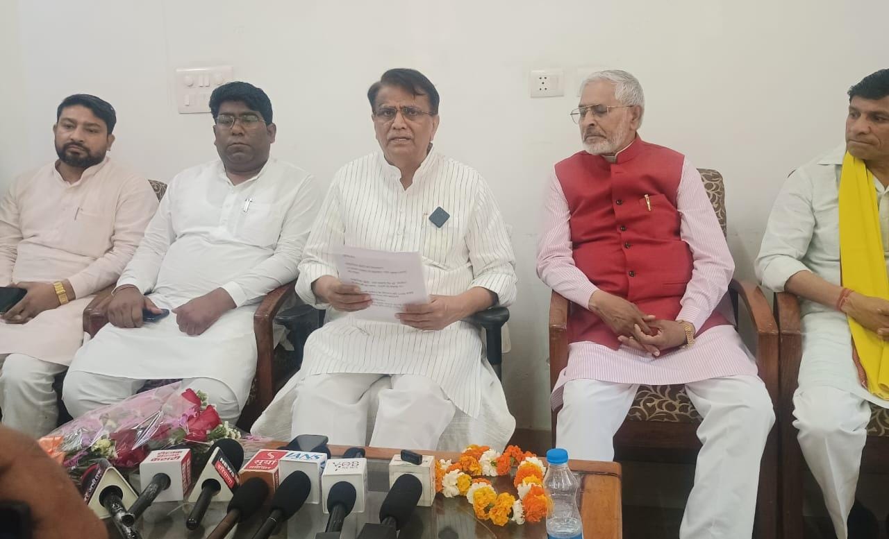 बहादुरगढ़ में पत्रकारों से बातचीत करते भाजपा के राष्ट्रीय सचिव ओमप्रकाश धनखड़। बहादुरगढ़ में पत्रकारों से बातचीत करते भाजपा के राष्ट्रीय सचिव ओमप्रकाश धनखड़।