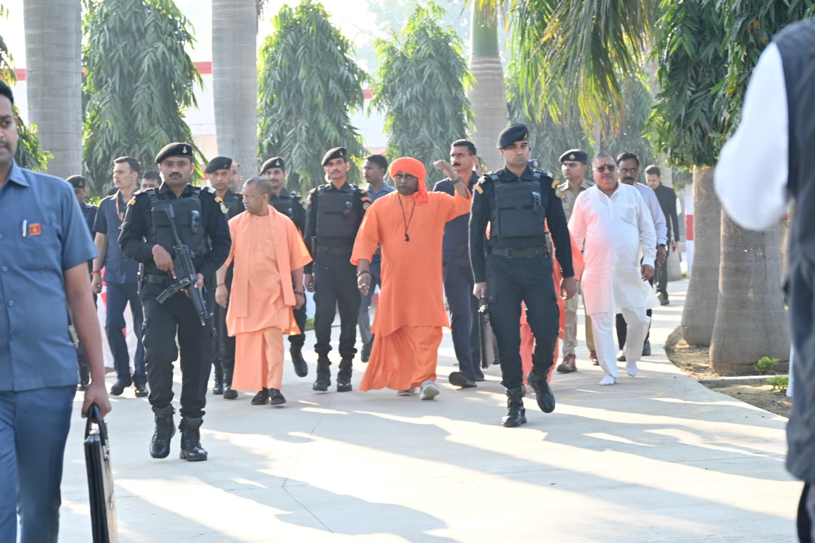 Mandir bharman karte cm Mandir bharman karte cm