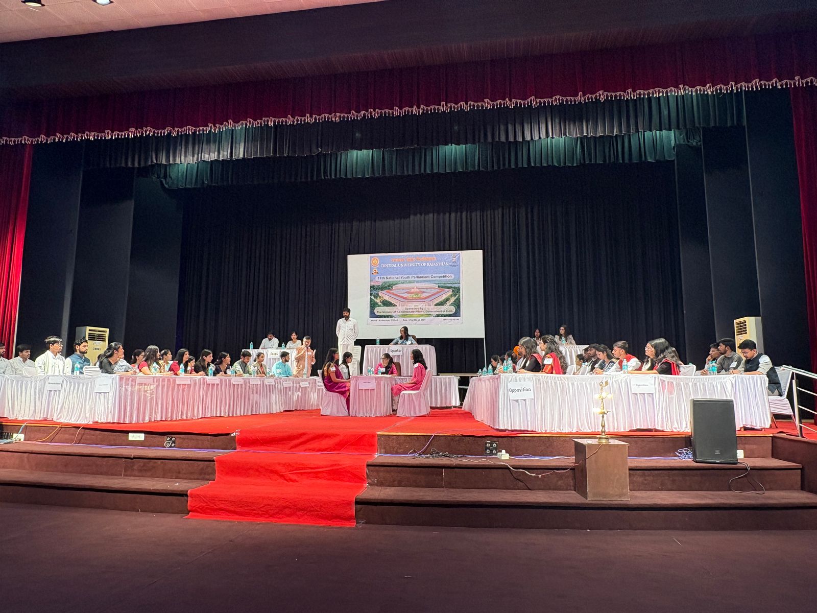 राष्ट्रीय युवा संसद विद्यार्थियों के व्यक्तित्व निर्माण में महत्वपूर्ण— प्रो भाले राव राष्ट्रीय युवा संसद विद्यार्थियों के व्यक्तित्व निर्माण में महत्वपूर्ण— प्रो भाले राव