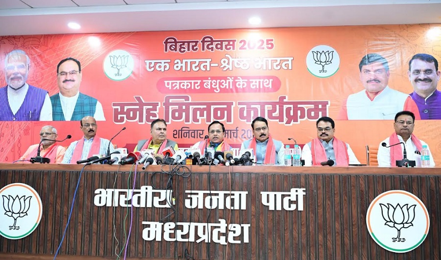 मीडिया से चर्चा करते हुए भारतीय जनता पार्टी बिहार के वरिष्ठ नेता सत्यपाल नरोत्तम मीडिया से चर्चा करते हुए भारतीय जनता पार्टी बिहार के वरिष्ठ नेता सत्यपाल नरोत्तम