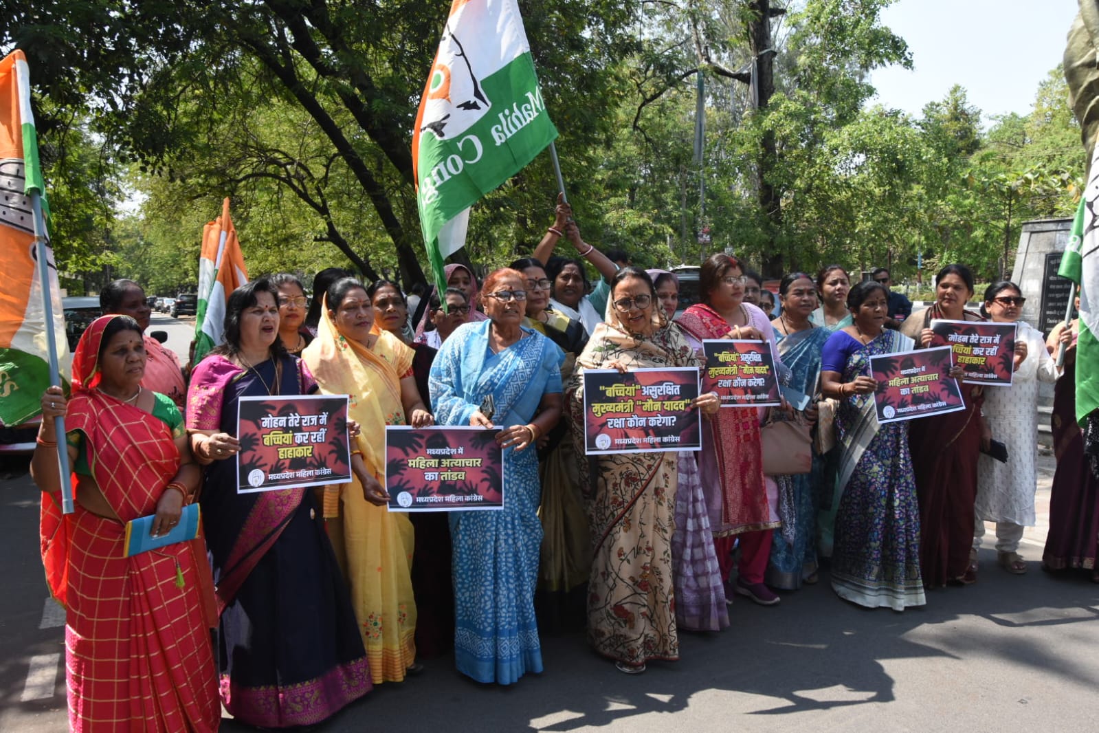 महिला कांग्रेस ने महिला उत्पीड़न रोकने सरकार के खिलाफ किया प्रदर्शन महिला कांग्रेस ने महिला उत्पीड़न रोकने सरकार के खिलाफ किया प्रदर्शन