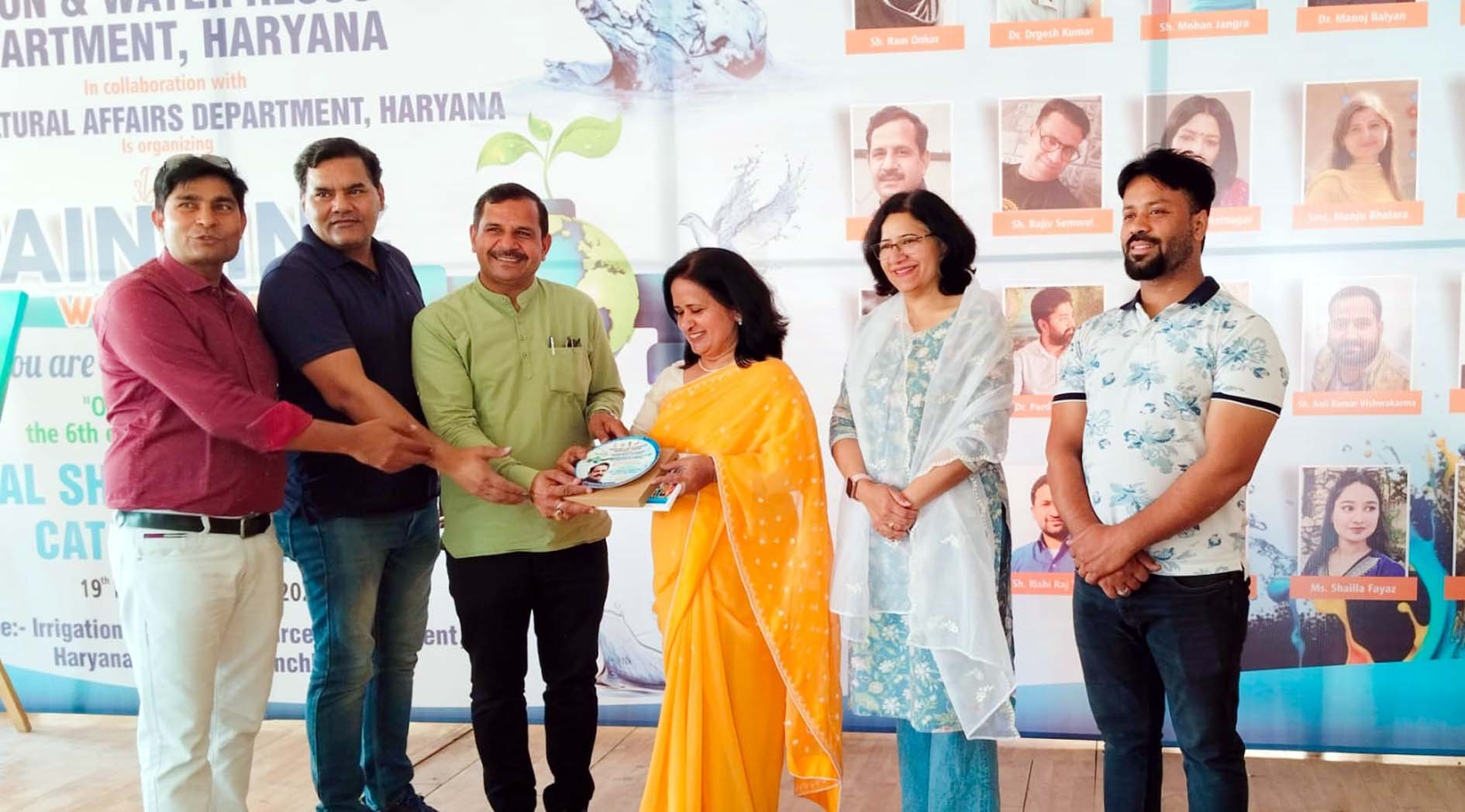 डॉ. राजेश जांगड़ा को सम्मानित करते अतिथि। डॉ. राजेश जांगड़ा को सम्मानित करते अतिथि।