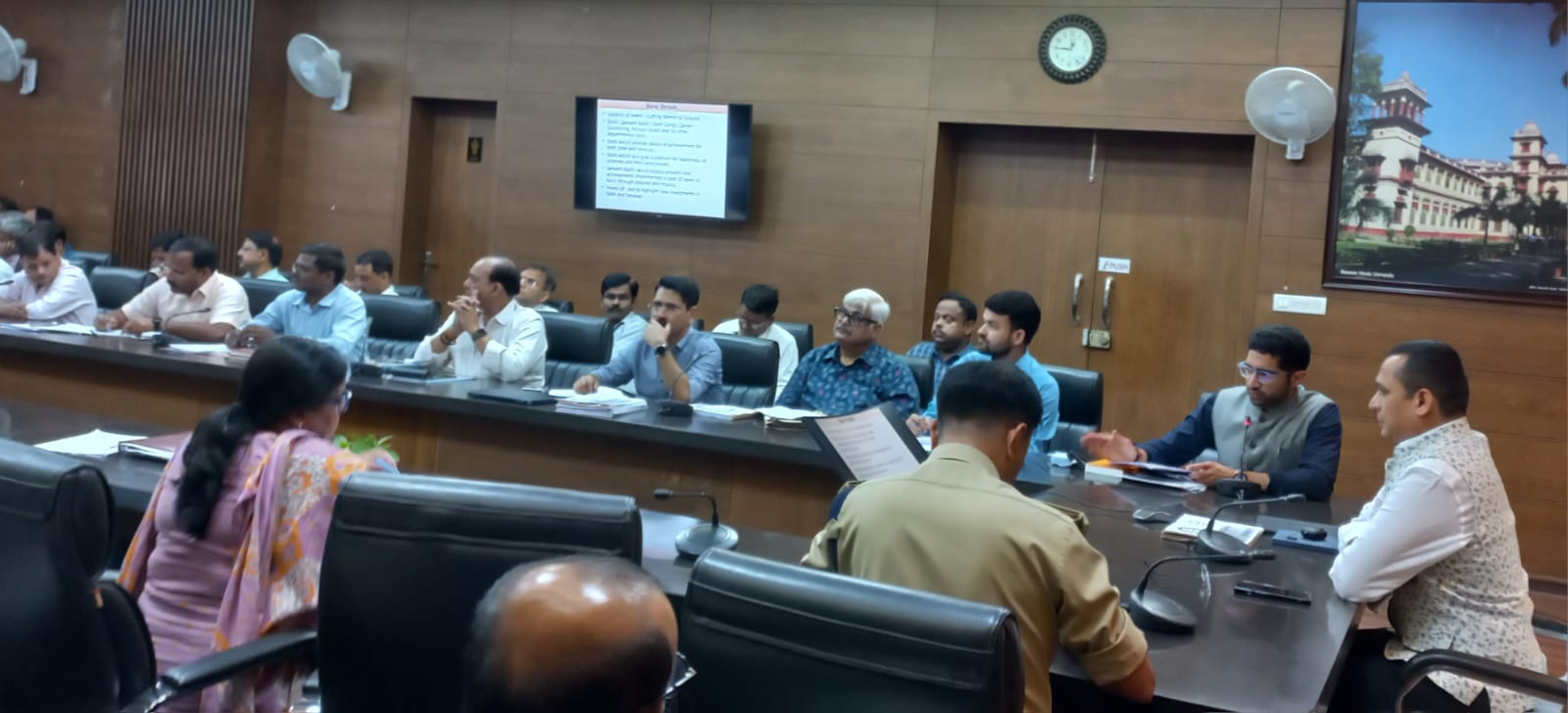 सीएम डैशबोर्ड पर विकास कार्यों की समीक्षा सीएम डैशबोर्ड पर विकास कार्यों की समीक्षा
