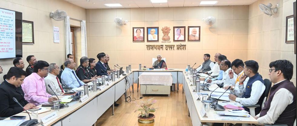 राजभवन में बैठक करती राज्यपाल आनंदीबेन पटेल राजभवन में बैठक करती राज्यपाल आनंदीबेन पटेल